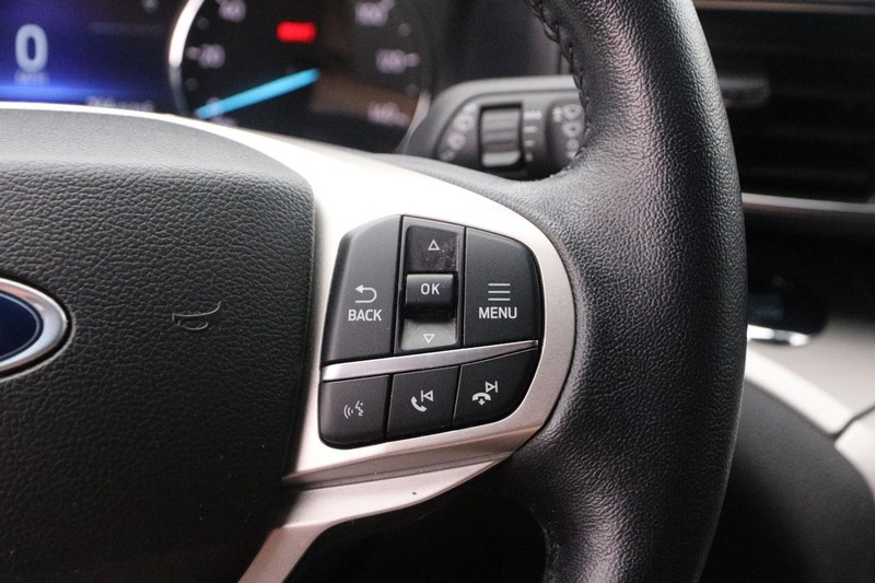 Ford Explorer Vehicle Image 14