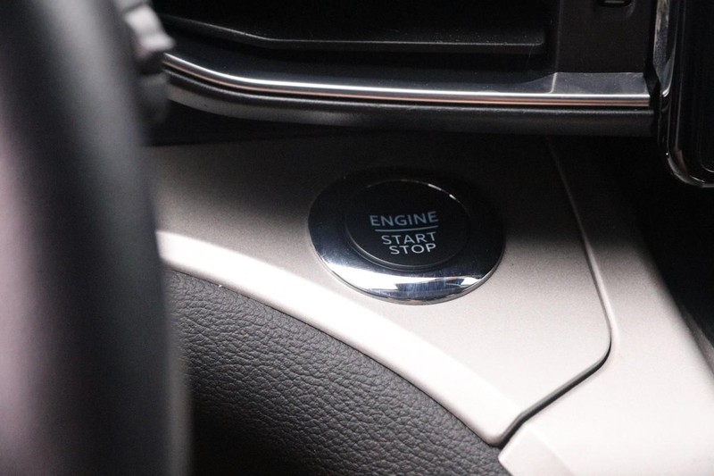 Ford Explorer Vehicle Image 16