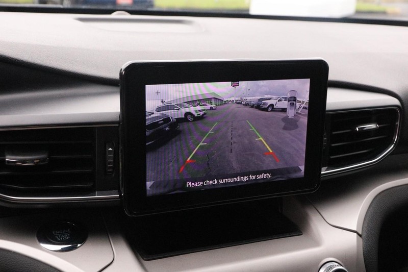 Ford Explorer Vehicle Image 18