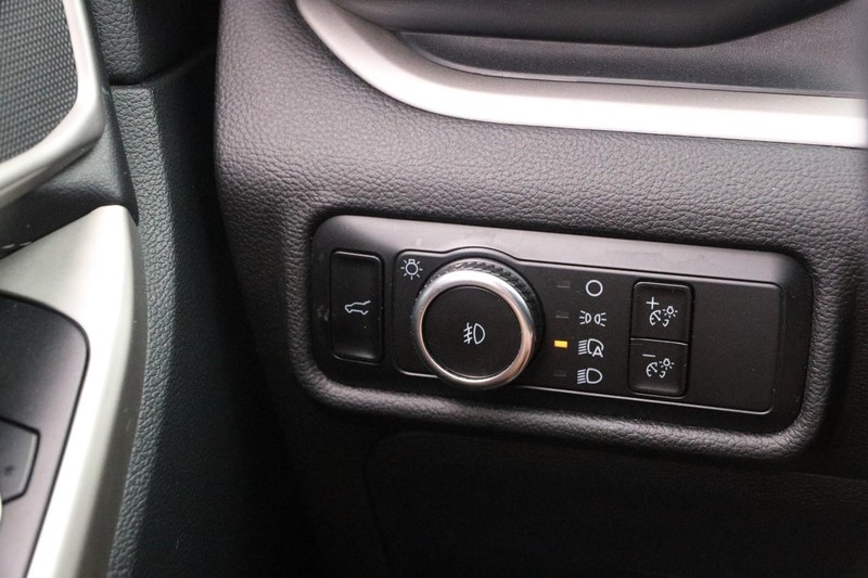 Ford Explorer Vehicle Image 21