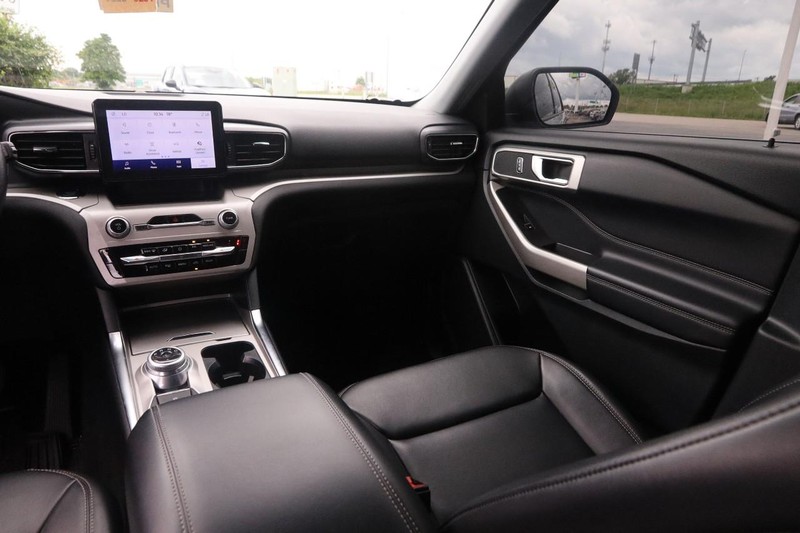 Ford Explorer Vehicle Image 26