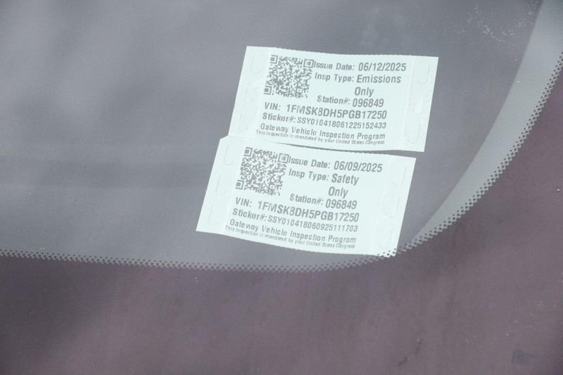 Ford Explorer Vehicle Image 30
