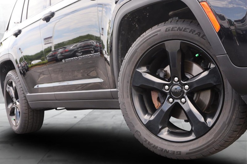 Jeep Grand Cherokee Vehicle Image 03