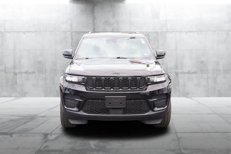 Jeep Grand Cherokee Vehicle Image 04