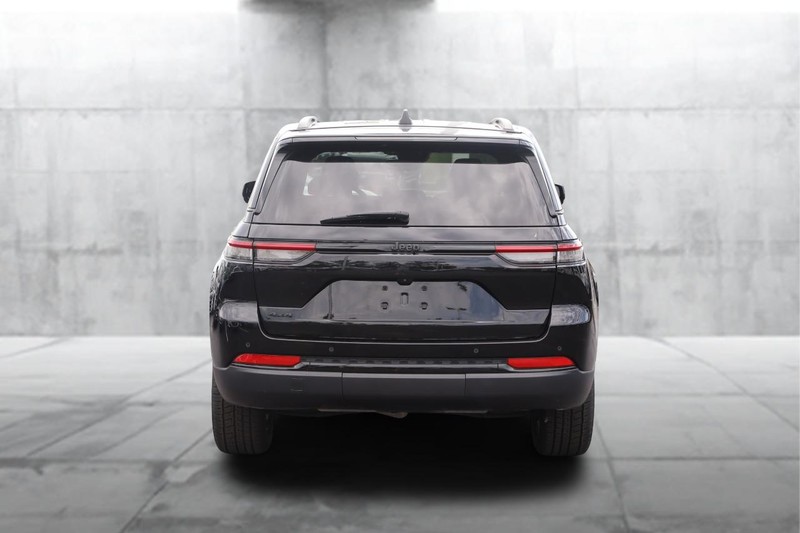 Jeep Grand Cherokee Vehicle Image 06