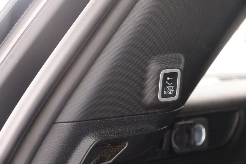 Jeep Grand Cherokee Vehicle Image 08