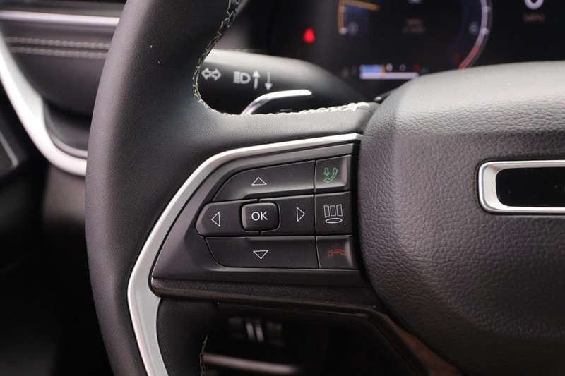 Jeep Grand Cherokee Vehicle Image 13