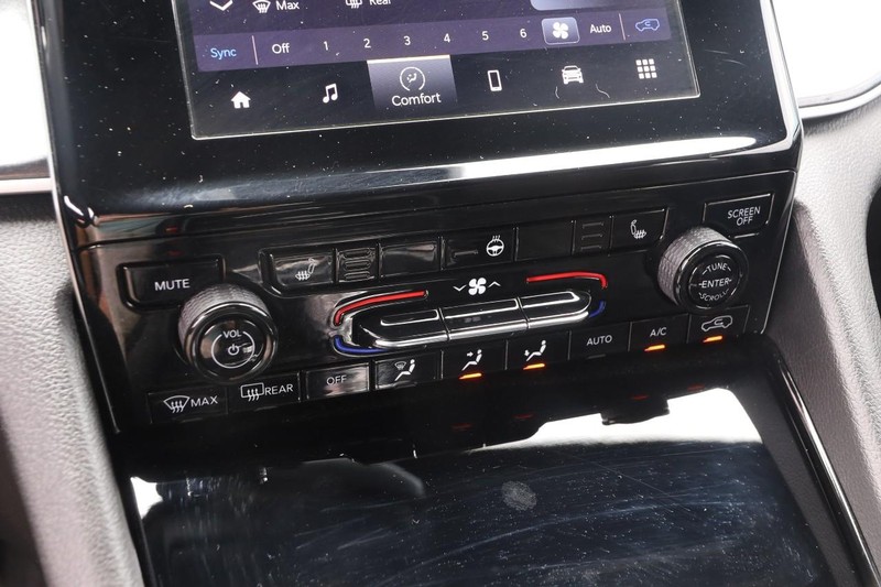 Jeep Grand Cherokee Vehicle Image 19
