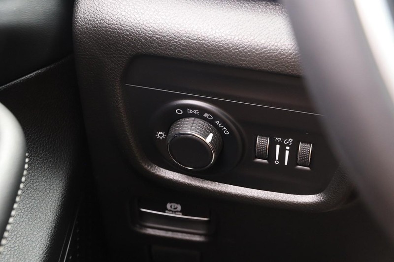 Jeep Grand Cherokee Vehicle Image 20