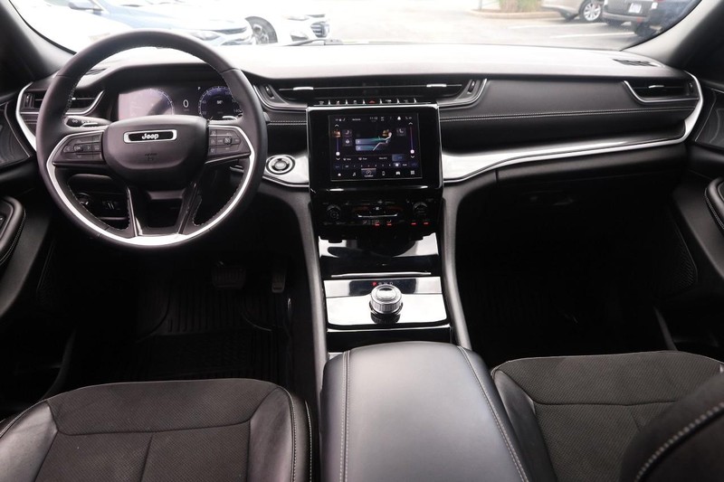 Jeep Grand Cherokee Vehicle Image 21