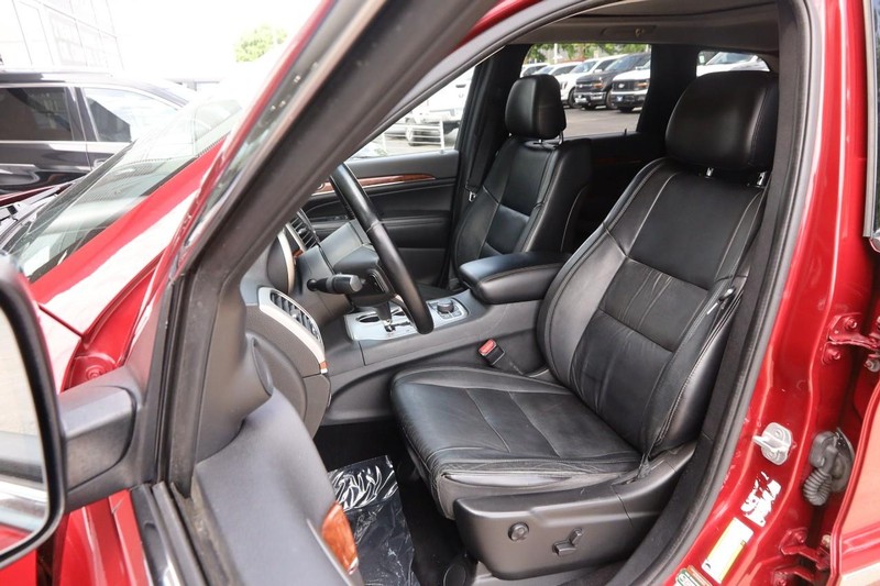 Jeep Grand Cherokee Vehicle Image 09