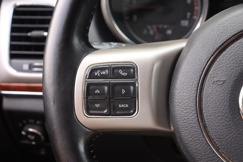 Jeep Grand Cherokee Vehicle Image 12