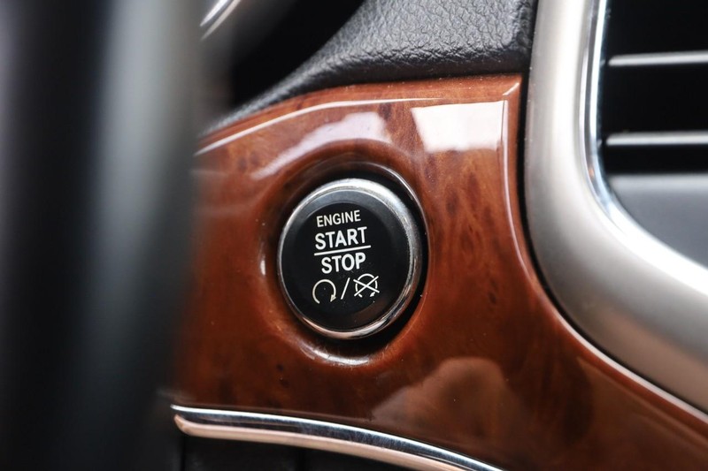 Jeep Grand Cherokee Vehicle Image 15