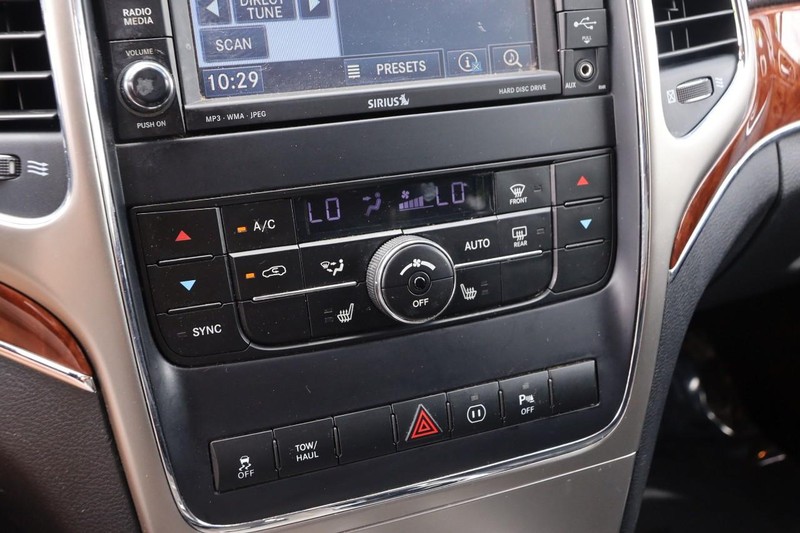 Jeep Grand Cherokee Vehicle Image 18