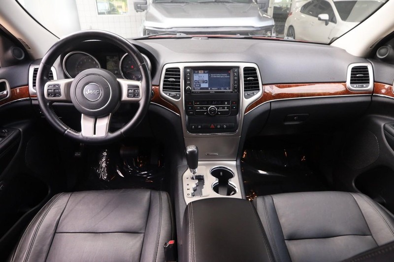 Jeep Grand Cherokee Vehicle Image 20