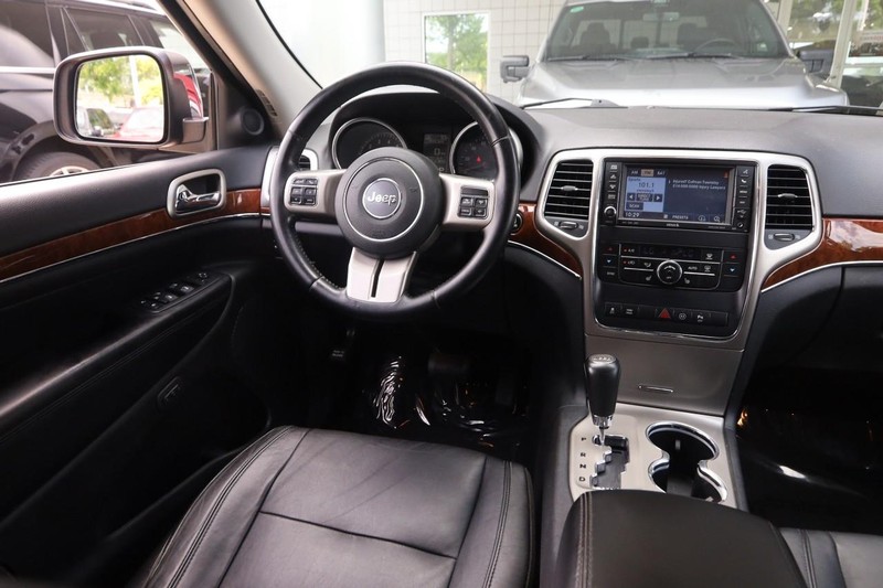 Jeep Grand Cherokee Vehicle Image 21