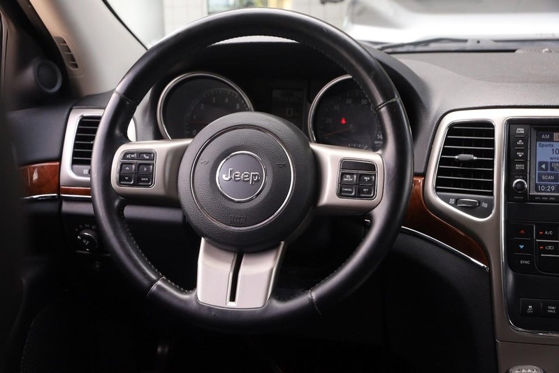 Jeep Grand Cherokee Vehicle Image 22