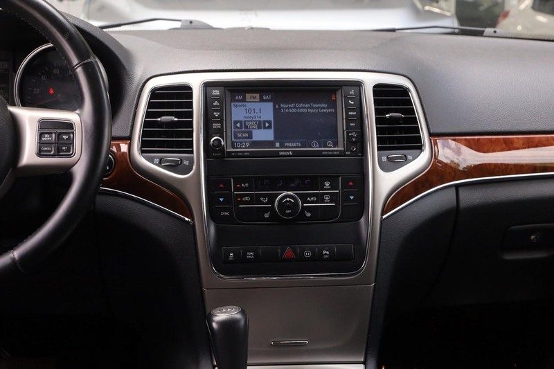 Jeep Grand Cherokee Vehicle Image 23