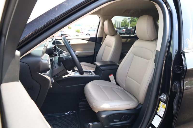 Ford Explorer Vehicle Image 10