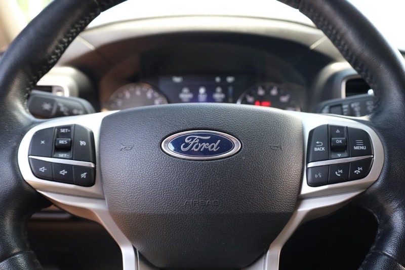 Ford Explorer Vehicle Image 11