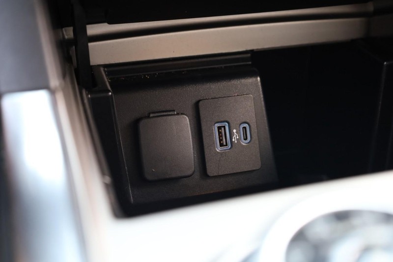 Ford Explorer Vehicle Image 16