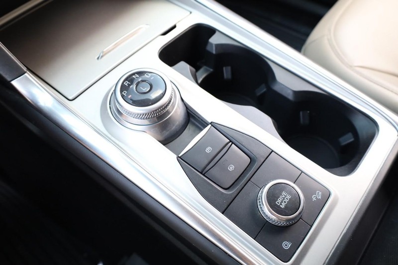 Ford Explorer Vehicle Image 17