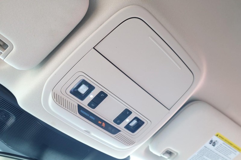Ford Explorer Vehicle Image 18