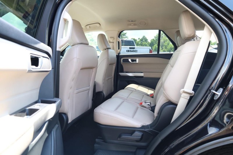 Ford Explorer Vehicle Image 22