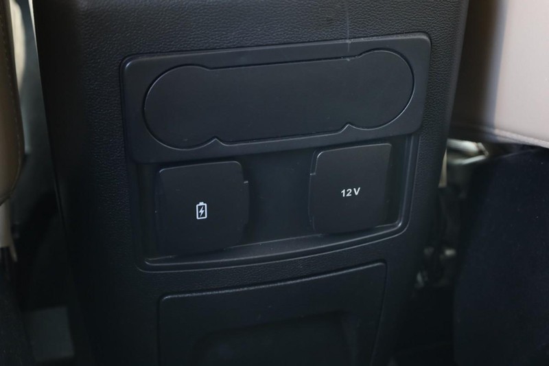 Ford Explorer Vehicle Image 23