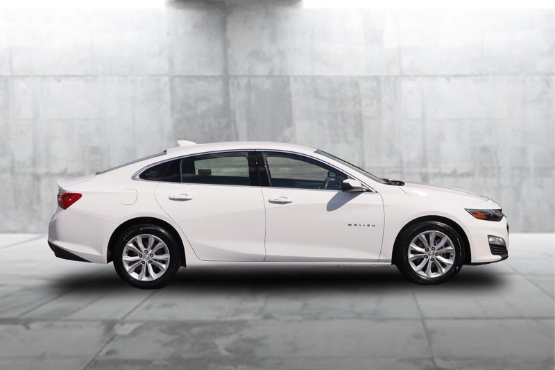 Chevrolet Malibu Vehicle Image 05