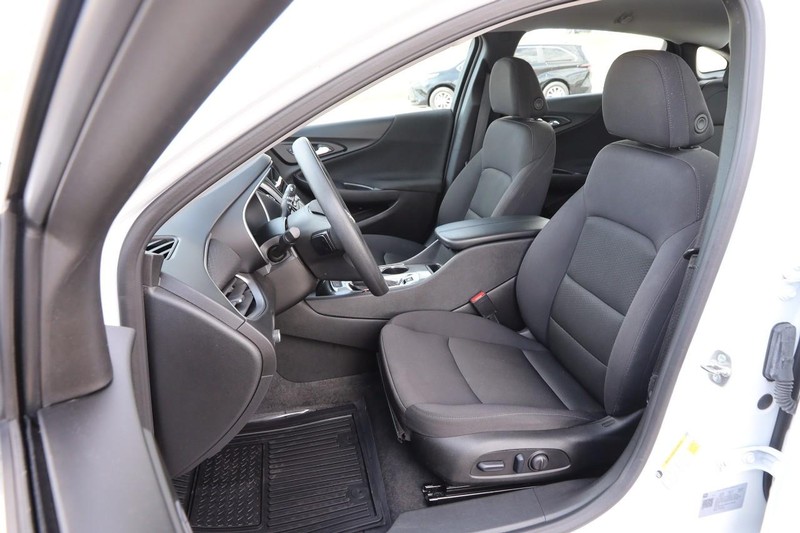 Chevrolet Malibu Vehicle Image 08