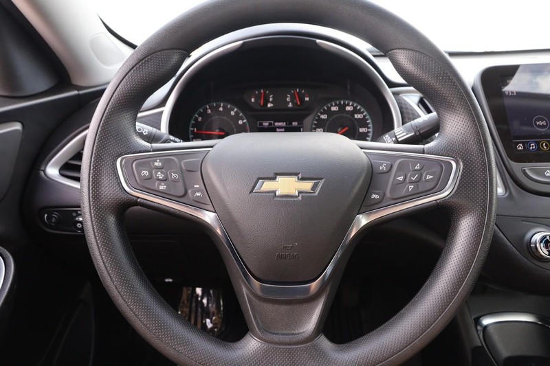 Chevrolet Malibu Vehicle Image 10
