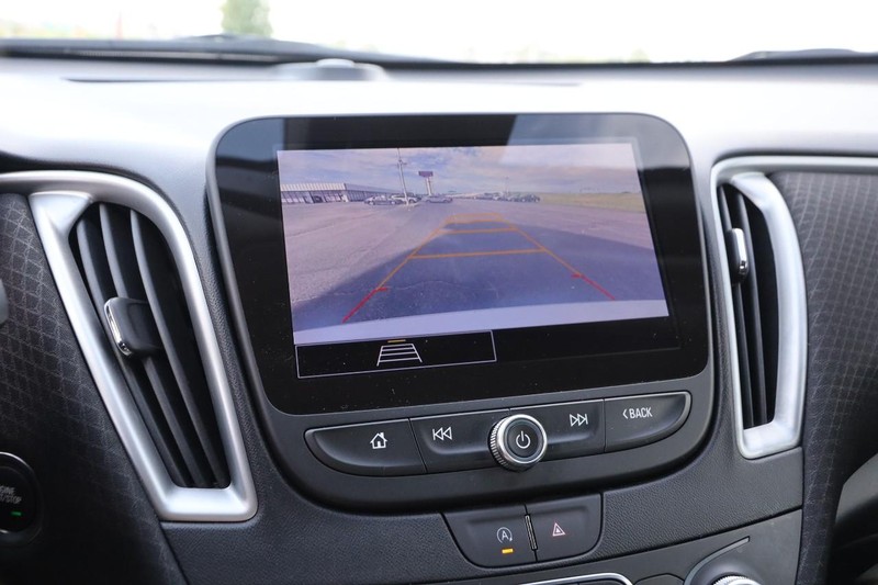 Chevrolet Malibu Vehicle Image 16