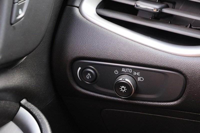 Chevrolet Malibu Vehicle Image 18
