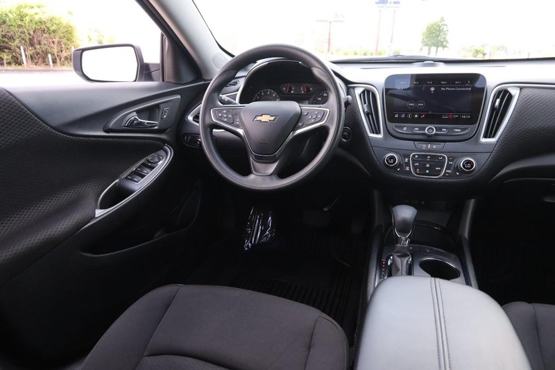 Chevrolet Malibu Vehicle Image 20