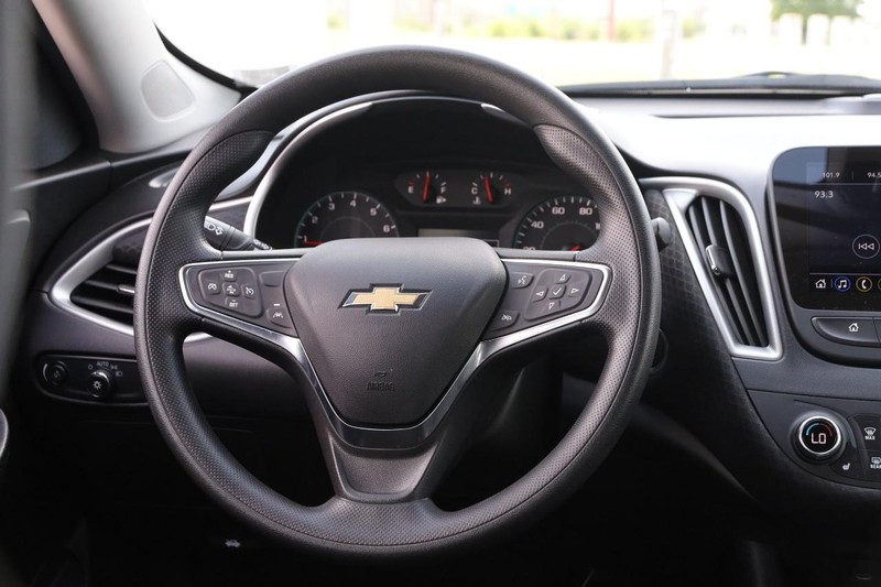 Chevrolet Malibu Vehicle Image 21