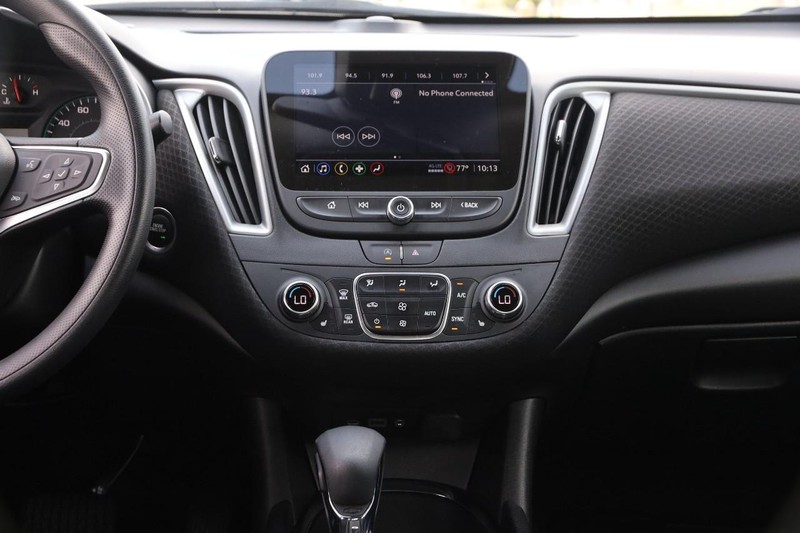 Chevrolet Malibu Vehicle Image 22