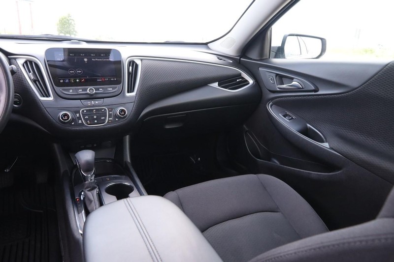 Chevrolet Malibu Vehicle Image 23