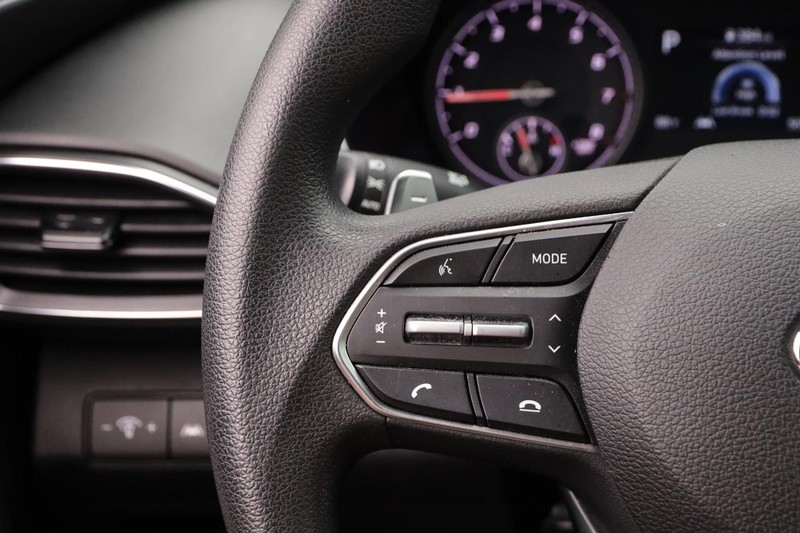 Hyundai Santa Fe Vehicle Image 11