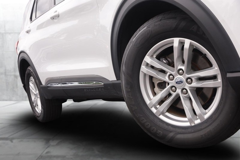 Ford Explorer Vehicle Image 03