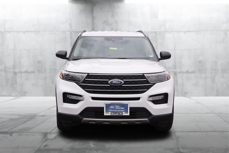 Ford Explorer Vehicle Image 04