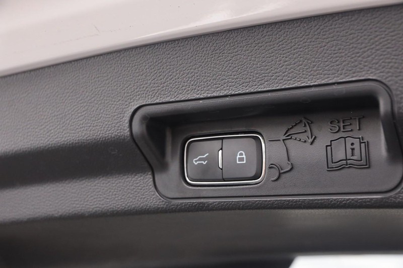 Ford Explorer Vehicle Image 08