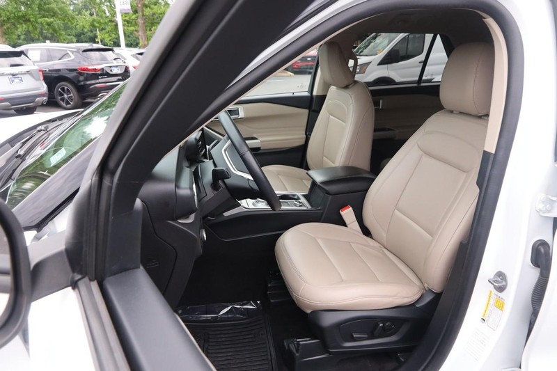 Ford Explorer Vehicle Image 09