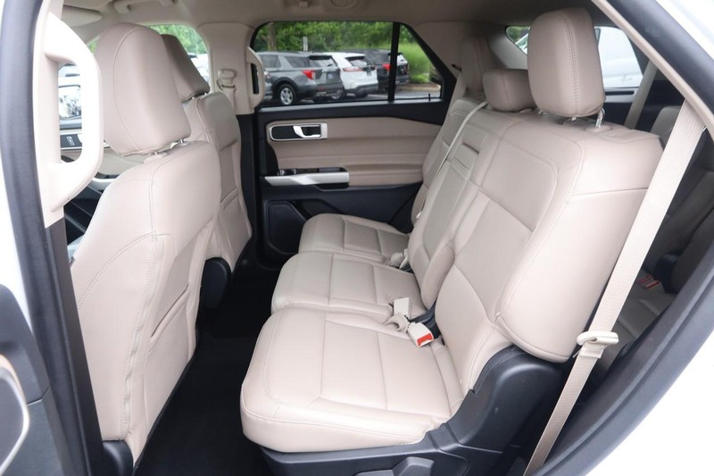 Ford Explorer Vehicle Image 10