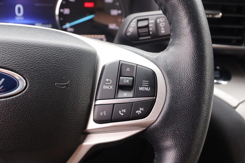 Ford Explorer Vehicle Image 14