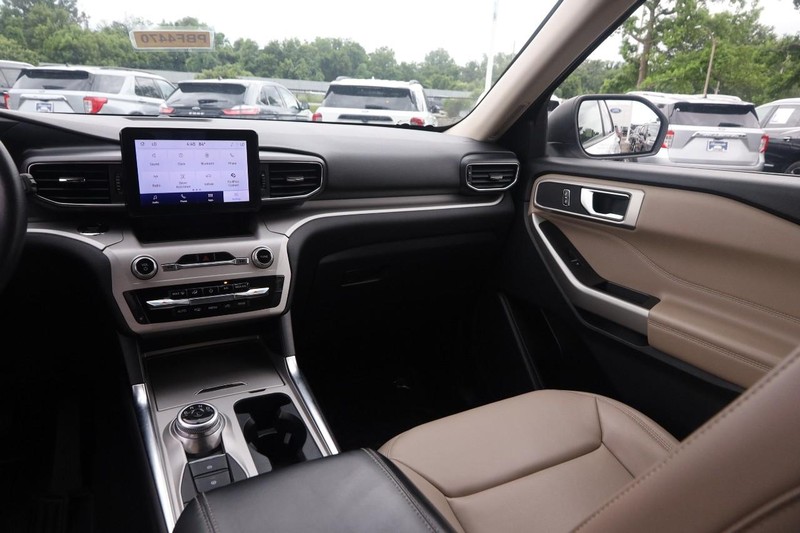 Ford Explorer Vehicle Image 26