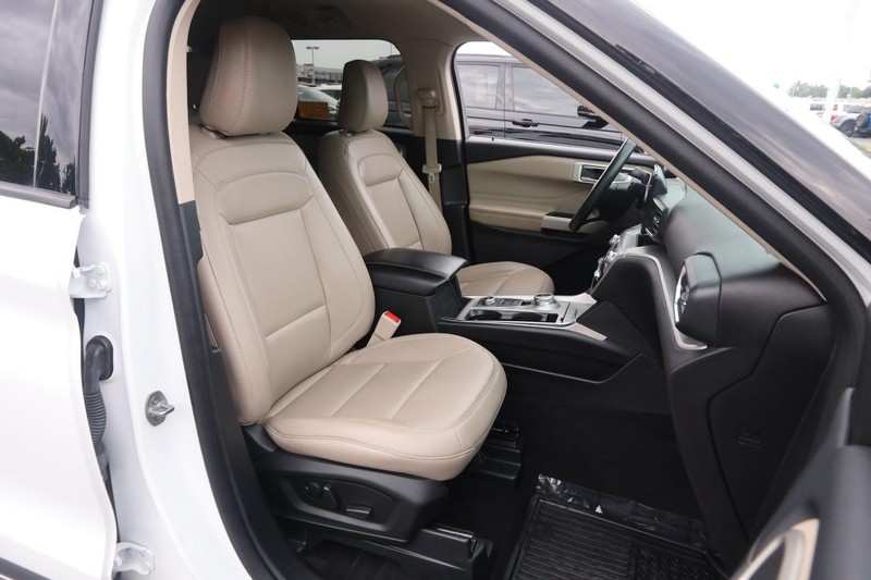 Ford Explorer Vehicle Image 27