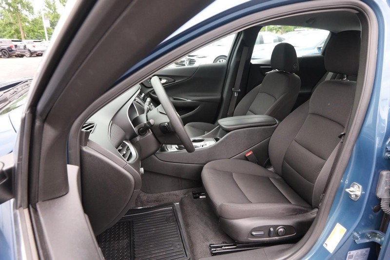 Chevrolet Malibu Vehicle Image 08