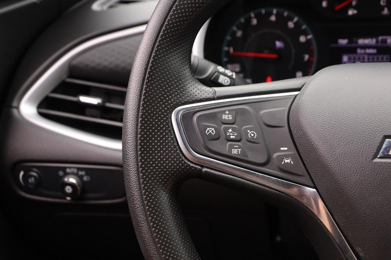 Chevrolet Malibu Vehicle Image 11