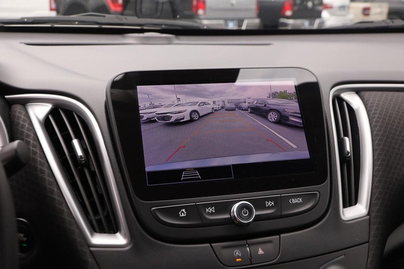 Chevrolet Malibu Vehicle Image 16
